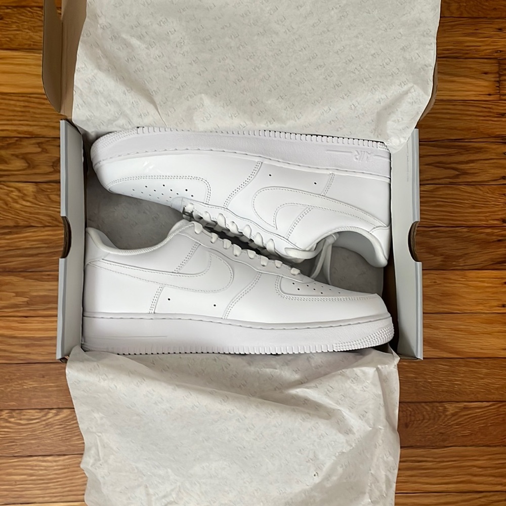 NEW NEVER WORN Nike White Air Force 1 Sneakers